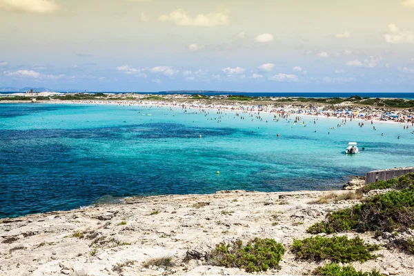 Formentera Balearische eiland uitzicht vanaf zee van de west coast — Stockfoto