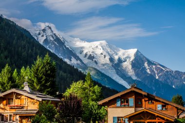 üzerinde bir güneşli güzel ahşap chalet, chamonix, Fransa-mont blanc