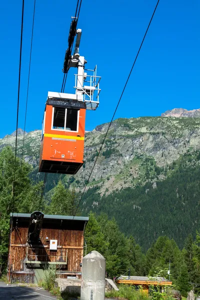 Kabelbaan in de bergen, argientere, Frankrijk — Stockfoto