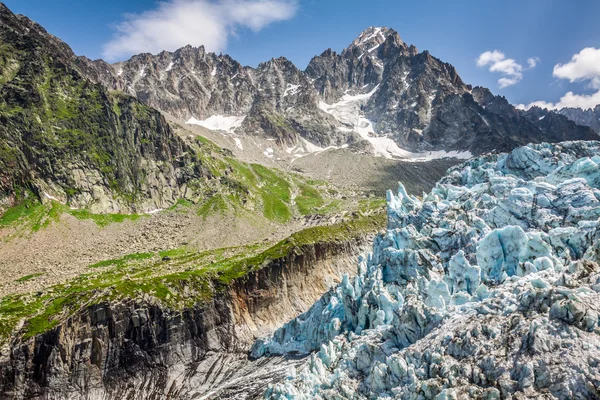 View on Argentiere glacier. Hiking to Argentiere glacier with th — Stock Photo, Image