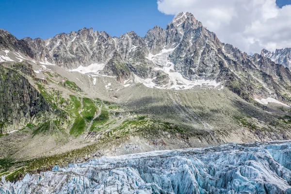 View on Argentiere glacier. Hiking to Argentiere glacier with th — Stock Photo, Image