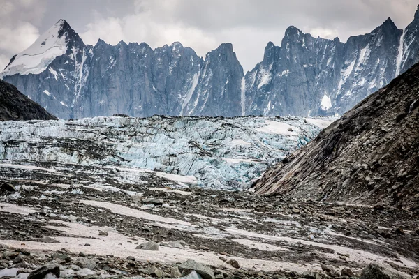 Argentiere buzulda görüntüleyin. argentiere Buzulu inci ile hiking — Stok fotoğraf