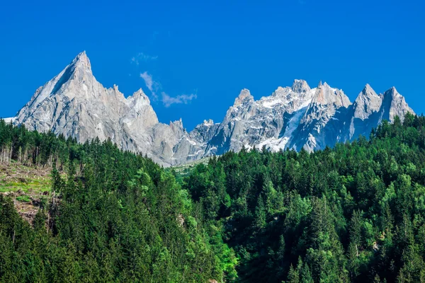 Widok szczytu dru w chamonix, Alpy, Francja — Zdjęcie stockowe