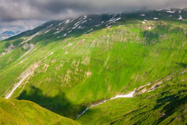 Zomer berglandschap rond gletsch, Zwitserland — Stockfoto