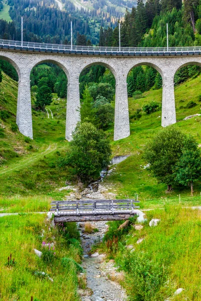 Ferrocarril suizo. Suiza . — Foto de Stock