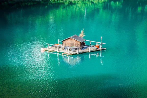 Harika bir manzara dağ gölü. Steg, lichtenstein, europ içinde malbun — Stok fotoğraf