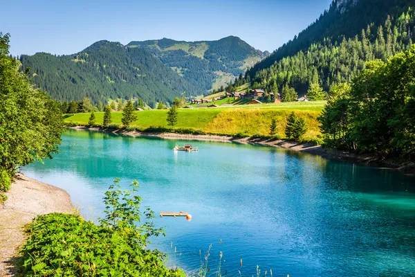 Hermoso lago de montaña vista. Steg, Malbun en Lichtenstein, Europ —  Fotos de Stock