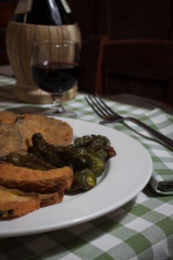 Kızarmış sebze tabağı