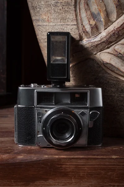 Vintage fotoğraf makinesi ile birden parlamak — Stok fotoğraf