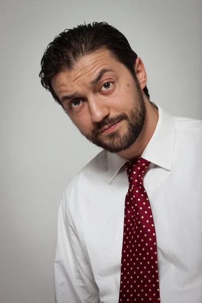 Retrato de un joven barbudo — Foto de Stock