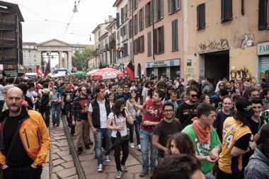 Mayıs günü 2013 Milan'da geçit.