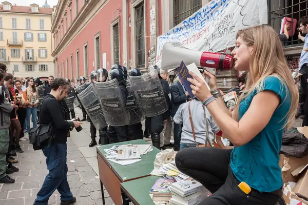 ミラノの大学生のデモ — ストック写真