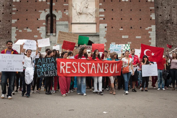 Demonstration av turkiska i Milano — Stockfoto