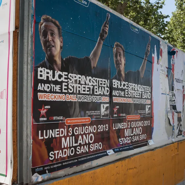 Thousands of fans at Springsteen world tour 2013 in Milan — Stock Photo, Image