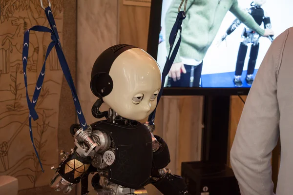 Presentatie van icub robot op bekabelde volgende fest in Milaan — Stockfoto