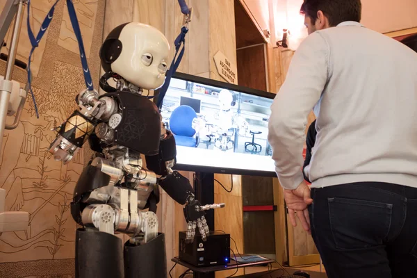 Presentation of iCub robot at Wired next fest in Milan — Stock Photo, Image