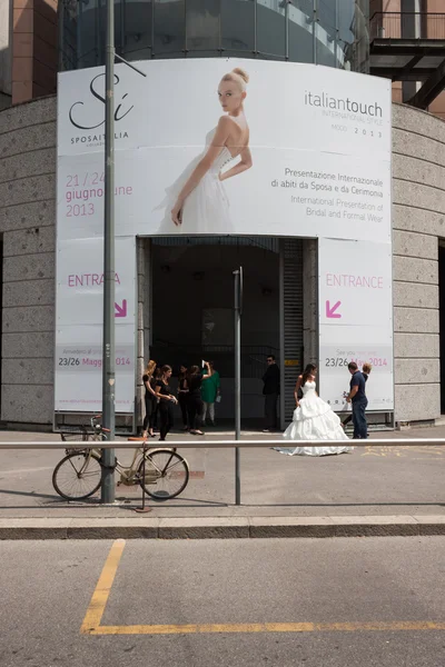 На sposaitalia виставці 2013 у Мілані — стокове фото