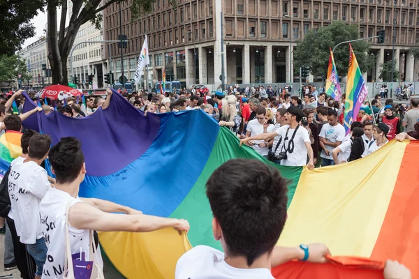 В гей-параду 2013 в Мілані — стокове фото