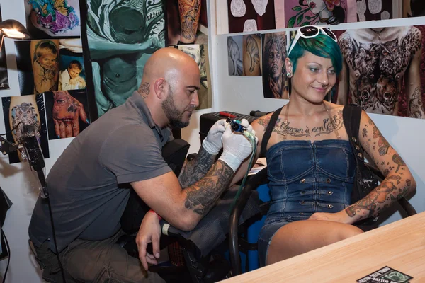 På tattoo convention i Milano — Stockfoto