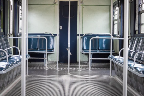 Interiören i en tom tunnelbana bil — Stockfoto