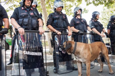 eylemciler çevik kuvvet polisi tarafından tahliye edildi