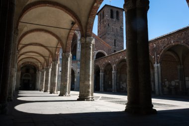 eski bir kilise dışında kemer