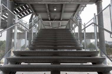 modern bir binanın dış merdiven