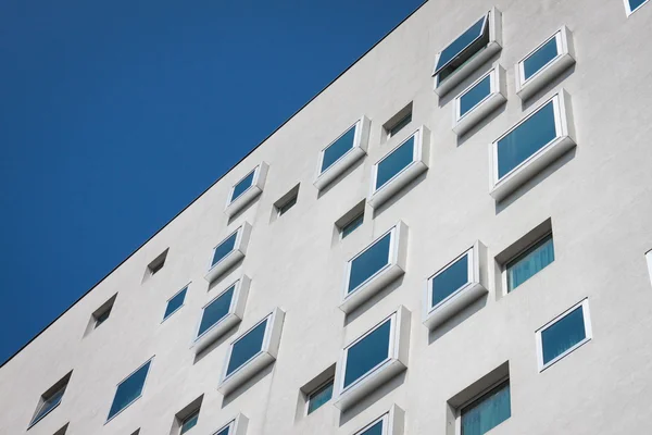 Architektonisches Detail eines modernen Gebäudes — Stockfoto