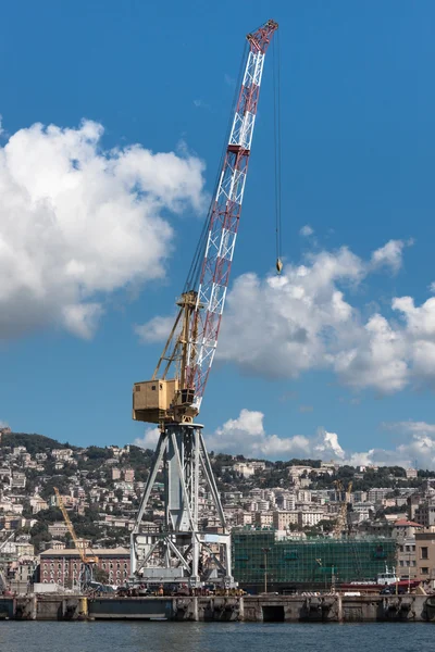 Gru grande nel porto di Genova — Foto Stock