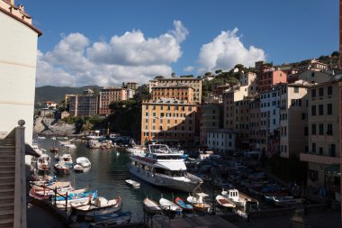 küçük bir köy, liman