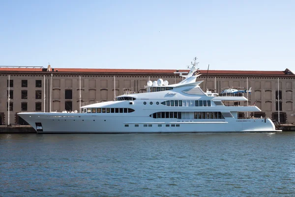 Luxury yacht Samar in the port of Genoa, Italy — Stock Photo, Image