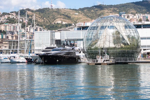 Veduta esterna dell'acquario nel porto di Genova — Foto Stock