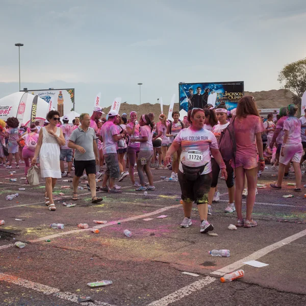 Mensen op het evenement kleur uitgevoerd in Milaan, Italië — Stockfoto