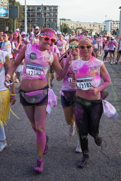 Gente en el evento The Color Run en Milán, Italia —  Fotos de Stock