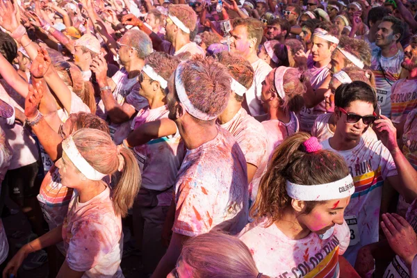 Lidé v barva běh událostí v Miláně, Itálie — Stock fotografie