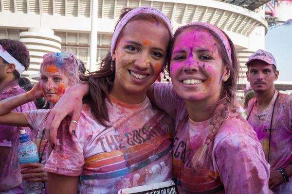 Gente en el evento The Color Run en Milán, Italia —  Fotos de Stock