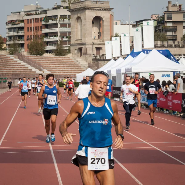 People at the Innovation Running in Milan, Italy — Stock Photo, Image