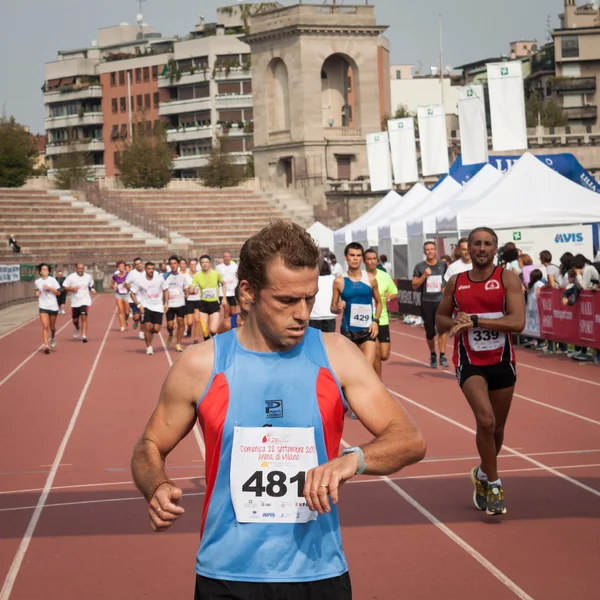 People at the Innovation Running in Milan, Italy — Stock Photo, Image