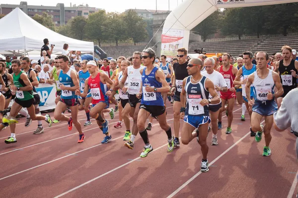 People at the Innovation Running in Milan, Italy — Stock Photo, Image