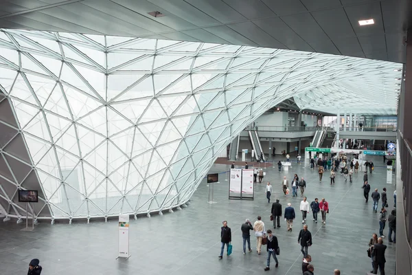 Люди на выставке Made expo 2013 в Милане, Италия — стоковое фото