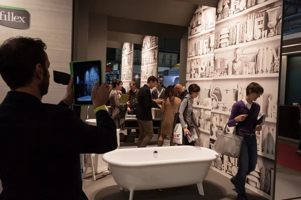 Pessoas na exposição Made Expo 2013 em Milão, Itália — Fotografia de Stock