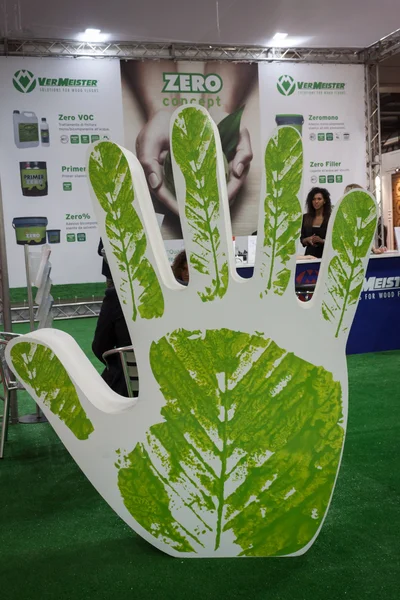 Enorme mano ecologica a Made expo 2013 a Milano — Foto Stock
