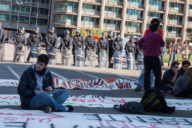 Milano, İtalya lise öğrencileri protesto