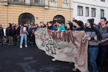 Milano, İtalya lise öğrencileri protesto