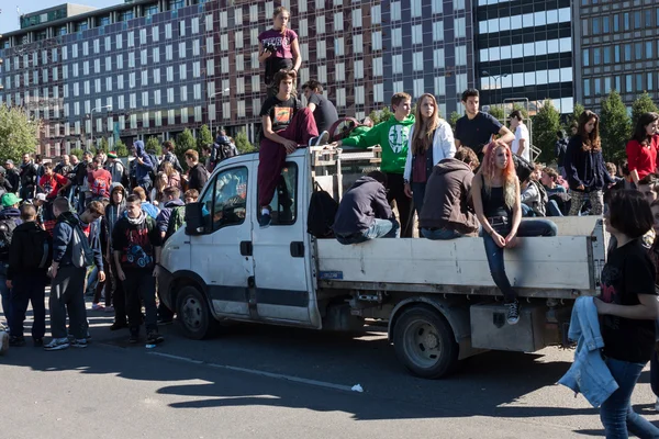 Secondary school students protest in Milan, Italy — Stock Photo, Image