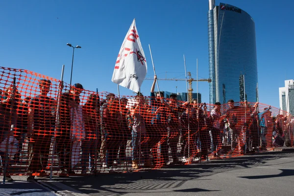 Estudantes do ensino secundário protestam em Milão, Itália — Fotografia de Stock
