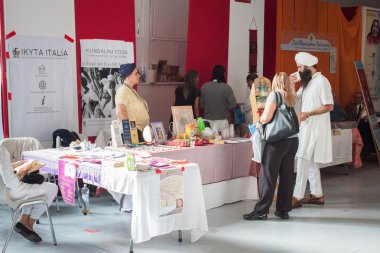 insanlar yoga Festivali Milano, İtalya