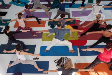 Üstten Görünüm insanlar yoga Festivali Milano, İtalya