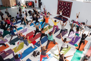 Üstten Görünüm insanlar yoga Festivali Milano, İtalya