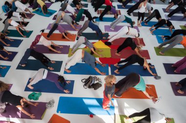 Üstten Görünüm insanlar yoga Festivali Milano, İtalya